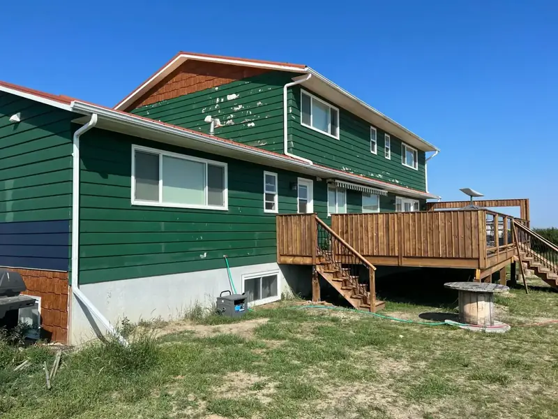 Green rural house before exterior painting by Dynamic Painting